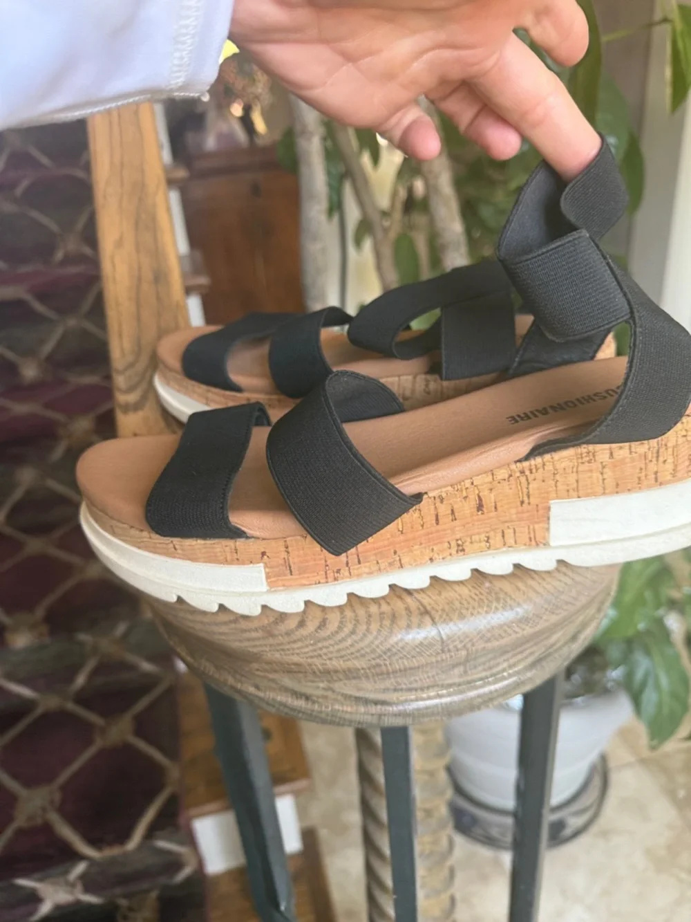 CUSHIONAIRE ladies, black strap, sandal size 8 1/2  excellent condition - Picture 5 of 9